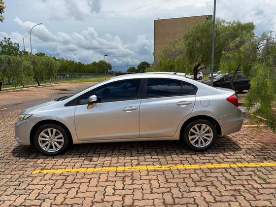 HONDA CIVIC 1.8 LXS 16V FLEX 4P AUTOMÁTICO HONDA CIVIC 1.8 LXS 16V FLEX 4P AUTOMÁTICO